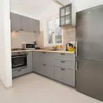 Modern Apartment's At Antique Center - No Privat Parking *