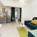 Modern Apartment's At Antique Center - No Privat Parking *