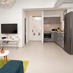 Modern Apartment's At Antique Center - No Privat Parking Lägenhet *