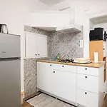 Modern Apartment's At Antique Center - No Privat Parking דירה פולה