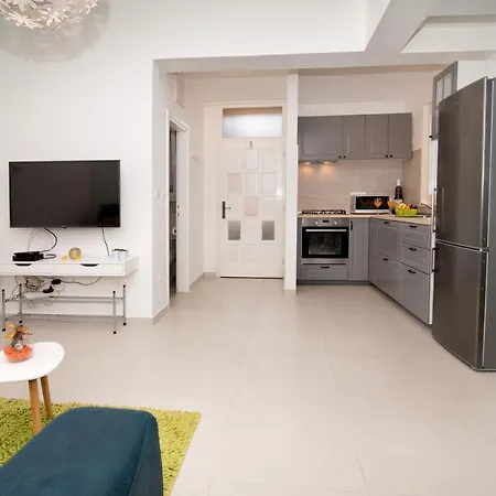 Modern Apartment's At Antique Center - No Privat Parking شقة *