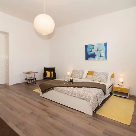 Four Modern Apartment'S At Antique Villa, Castropola 8, Pula, City Center *