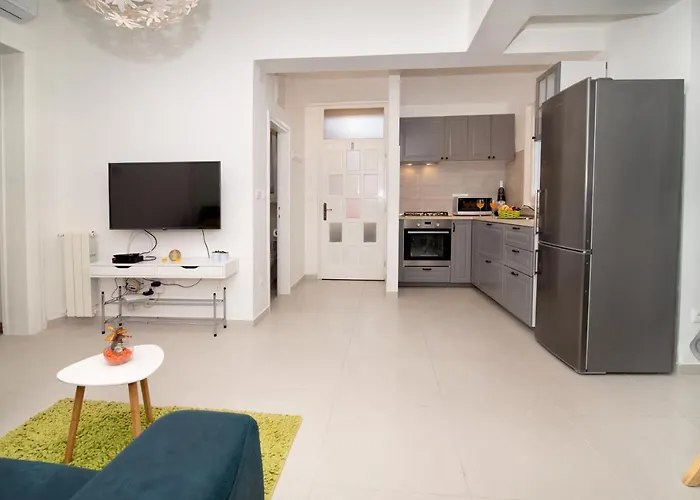 Modern Apartment'S At Antique Villa, Castropola 8, Pula, City Center - No Parking Lägenhet *