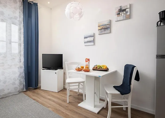 Modern Apartment'S At Antique Villa, Castropola 8, Pula, City Center - No Parking * Pula