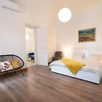 Modern Apartment'S At Antique Villa City Center - No Privat Parking Apartman