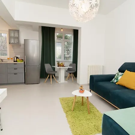 Modern Apartment's At Antique Center - No Privat Parking *